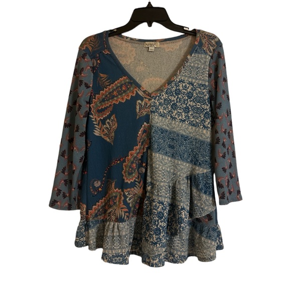 ONE WORLD Tops - ONE WORLD v-neck multicolor ruffle bottom size LP short sleeve top